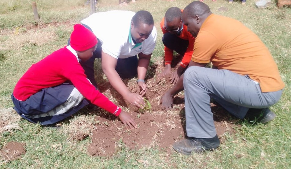 Centre Collaborates with Stakeholders to Spearhead Tree Growing Initiative in Comprehensive and Senior Schools